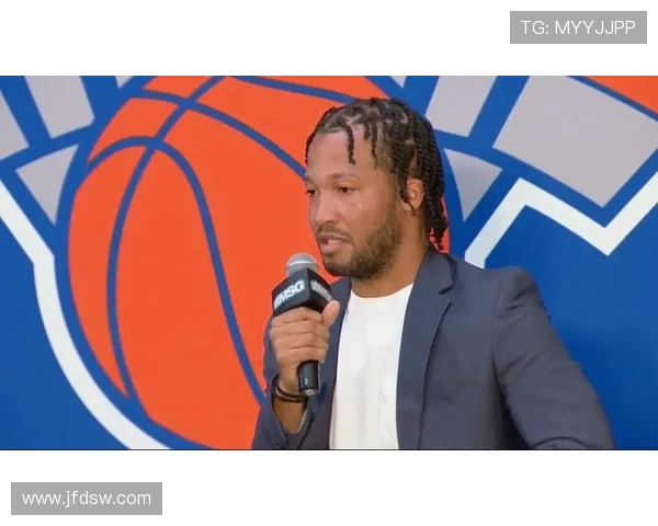 尼克斯场边金发美女亮相 尼克斯场边金发美女亮相